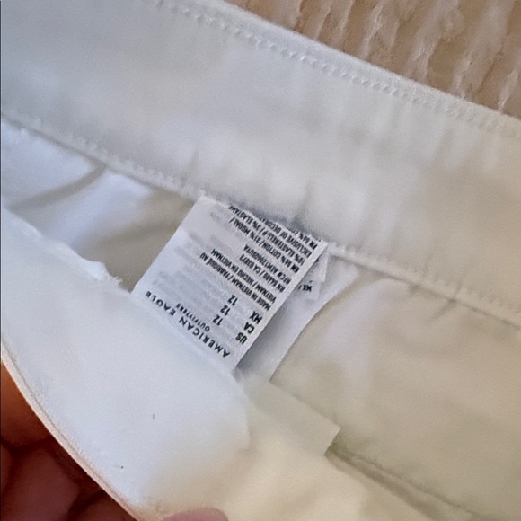 American Eagle Outfitters Women's White Shorts - Picture 3 of 4